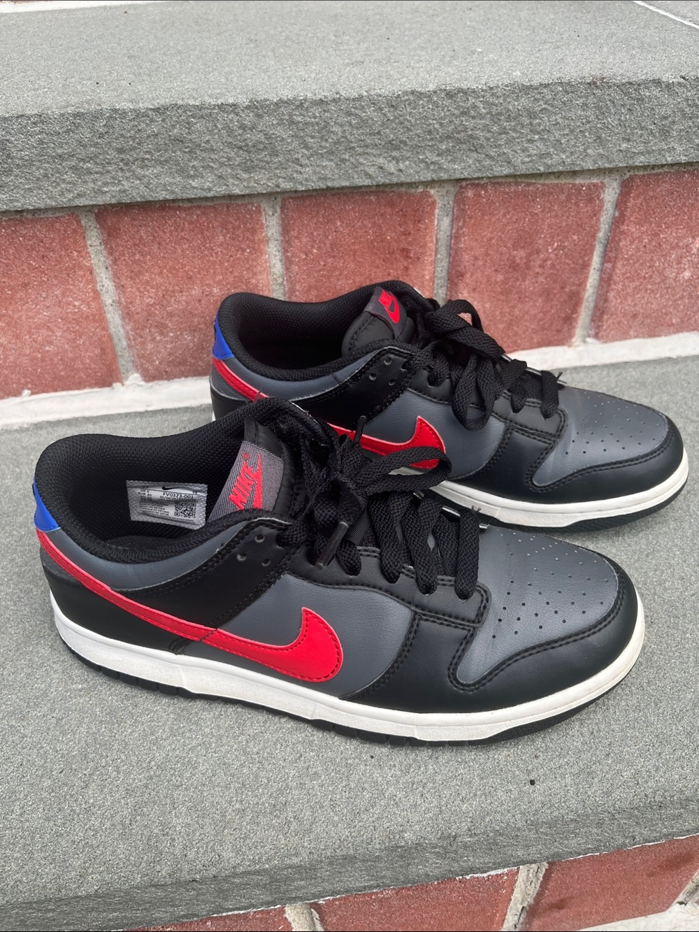 Nike Low-Top Sneakers — Black, Red & Blue